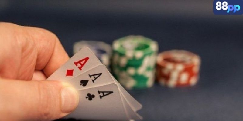 Bàn chơi bài online là gì